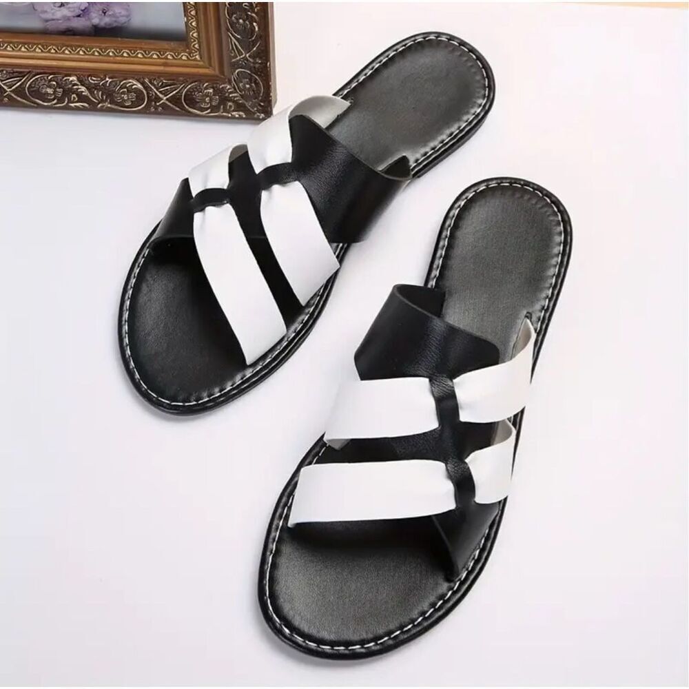 Faux leather black and white flat sandals size 7.5 - Picture 5 of 7